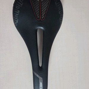 셀레 카보니오 플로우 S2 안장 팝니다