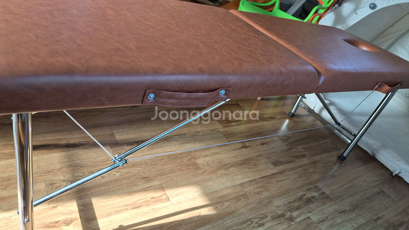 휴대용 접이식 마사지 침대 베드 미사용 판매합니다.--1