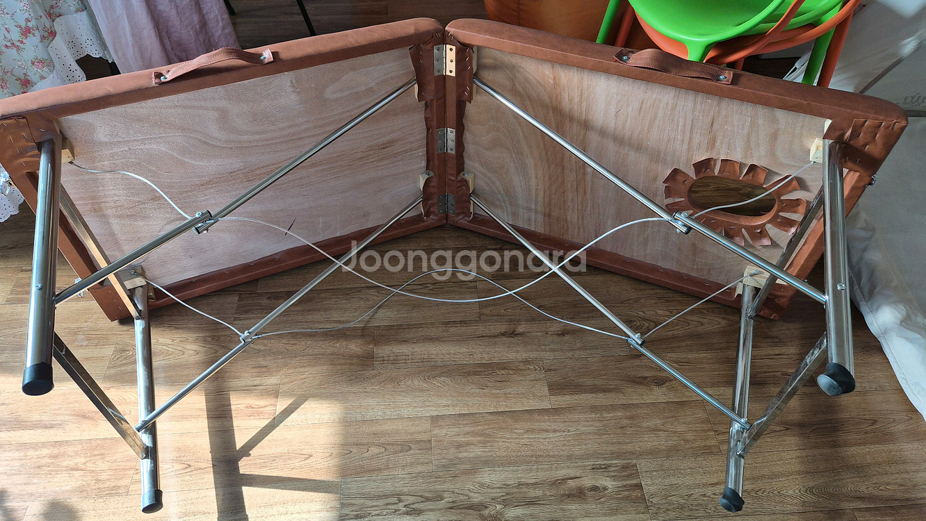 휴대용 접이식 마사지 침대 베드 미사용 판매합니다.--2