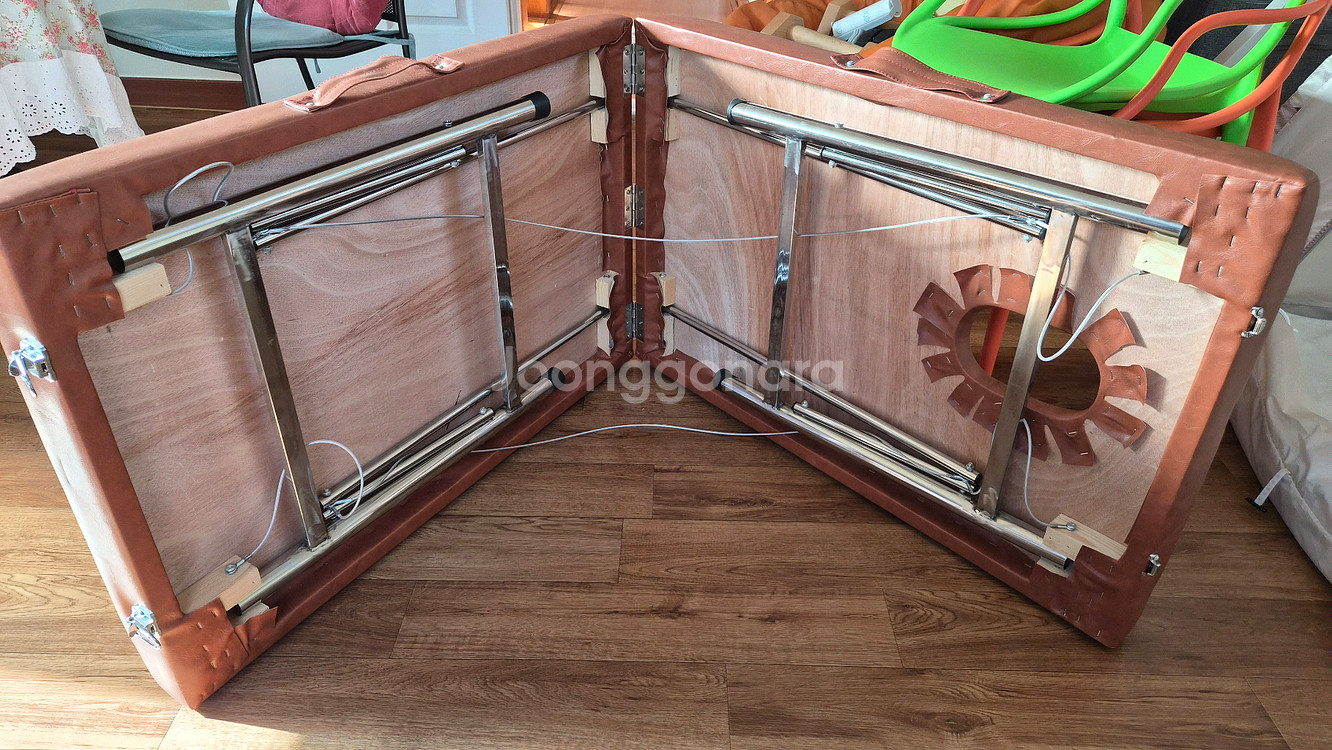 휴대용 접이식 마사지 침대 베드 미사용 판매합니다.--3