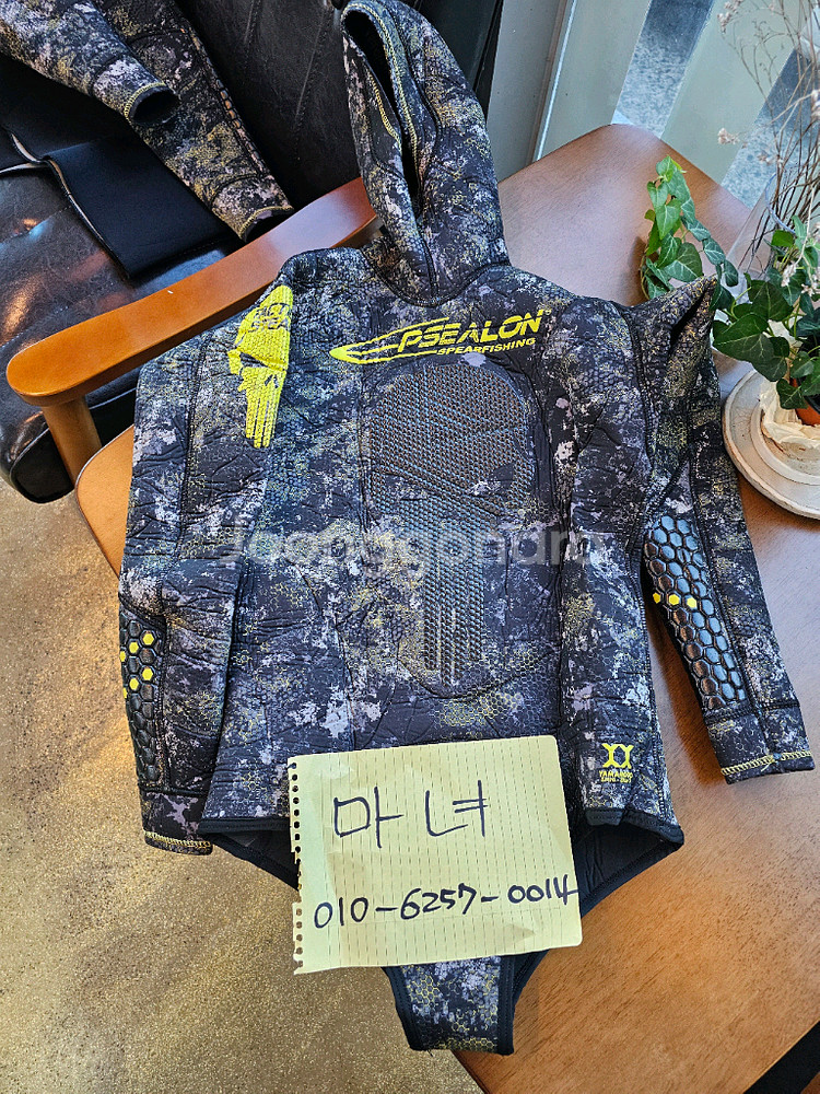 엡실론 해골슈트 5mm 3호 M + 부샤ㅇ2.5mm 2호 S 티타늄 조끼 팔아요.--0