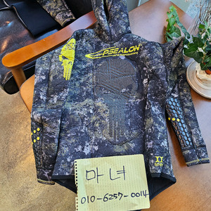 엡실론 해골슈트 5mm 3호 M + 부샤ㅇ2.5mm 2호 S 티타늄 조끼 팔아요.