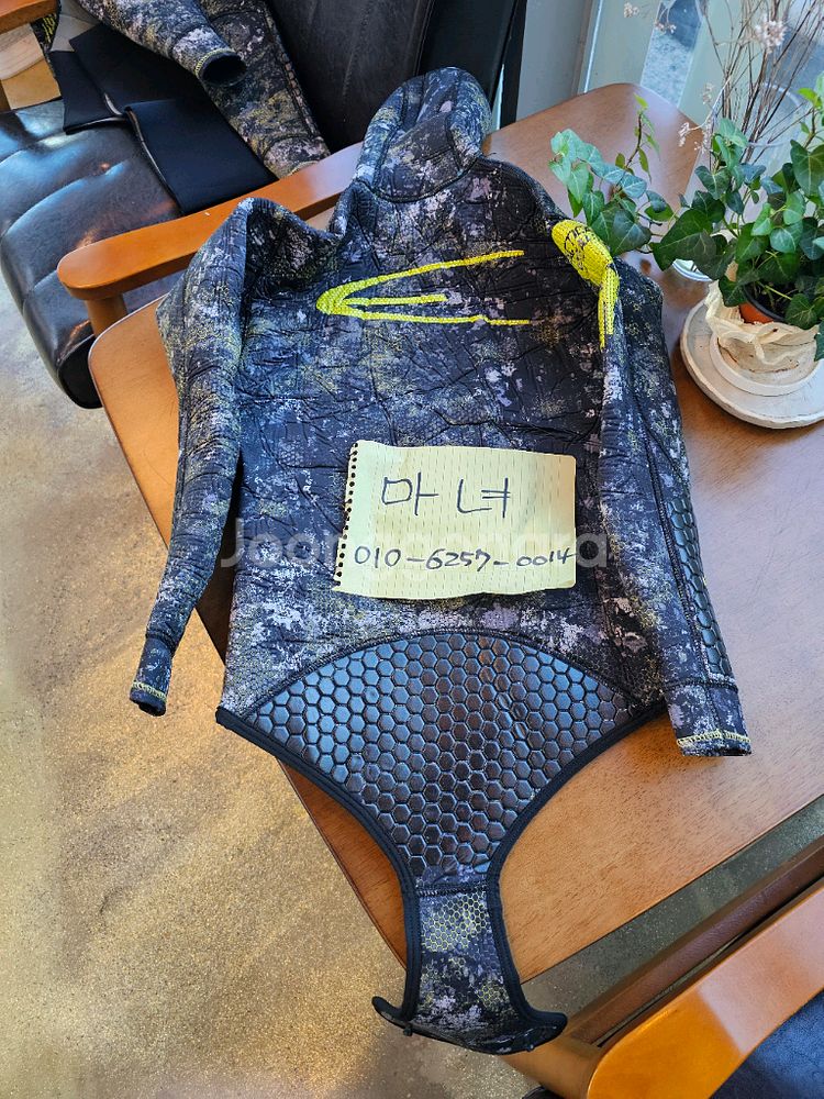 엡실론 해골슈트 5mm 3호 M + 부샤ㅇ2.5mm 2호 S 티타늄 조끼 팔아요.--1