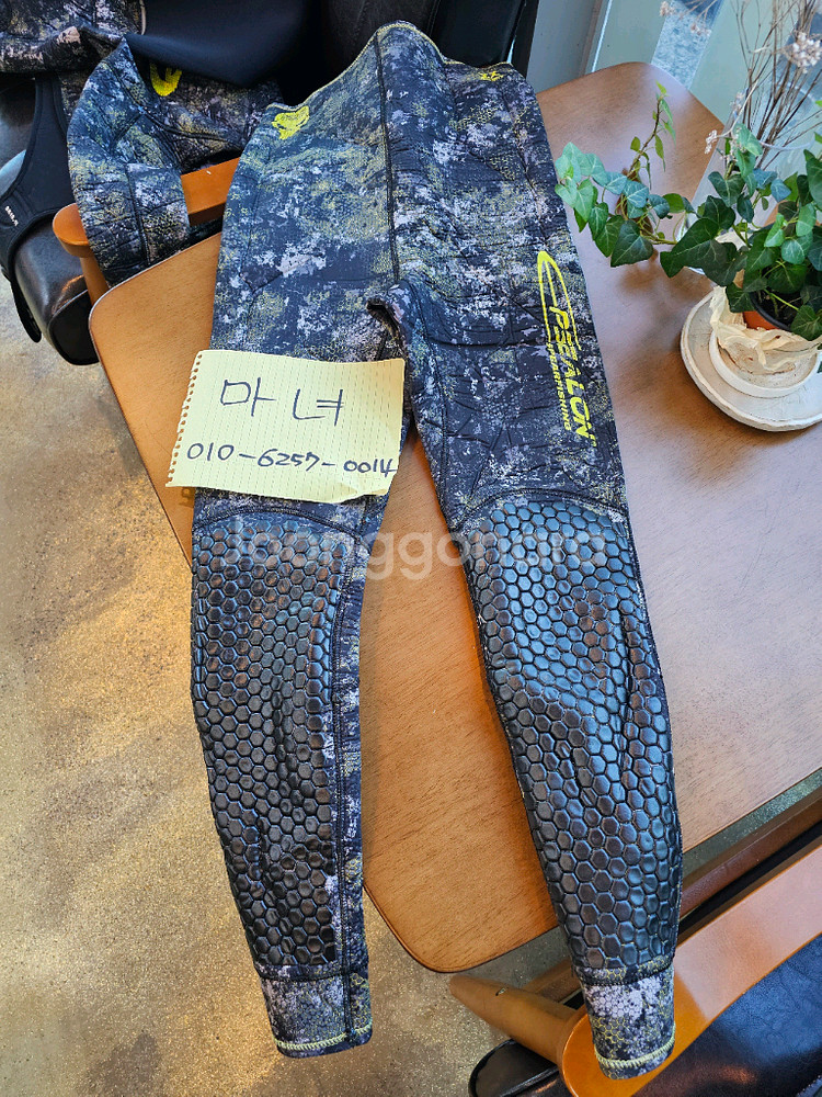 엡실론 해골슈트 5mm 3호 M + 부샤ㅇ2.5mm 2호 S 티타늄 조끼 팔아요.--2