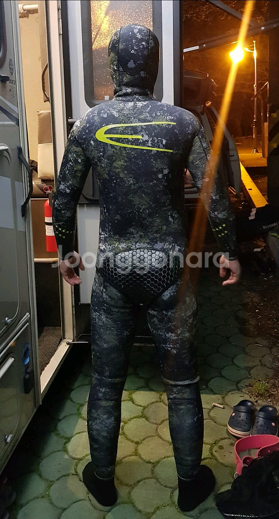 엡실론 해골슈트 5mm 3호 M + 부샤ㅇ2.5mm 2호 S 티타늄 조끼 팔아요.--8