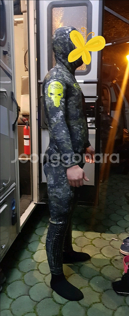 엡실론 해골슈트 5mm 3호 M + 부샤ㅇ2.5mm 2호 S 티타늄 조끼 팔아요.--9