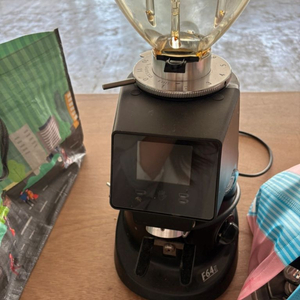 F64 커피 그라인더 이미지