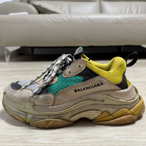 발렌시아가 트리플S 스니커즈 (사이즈40)