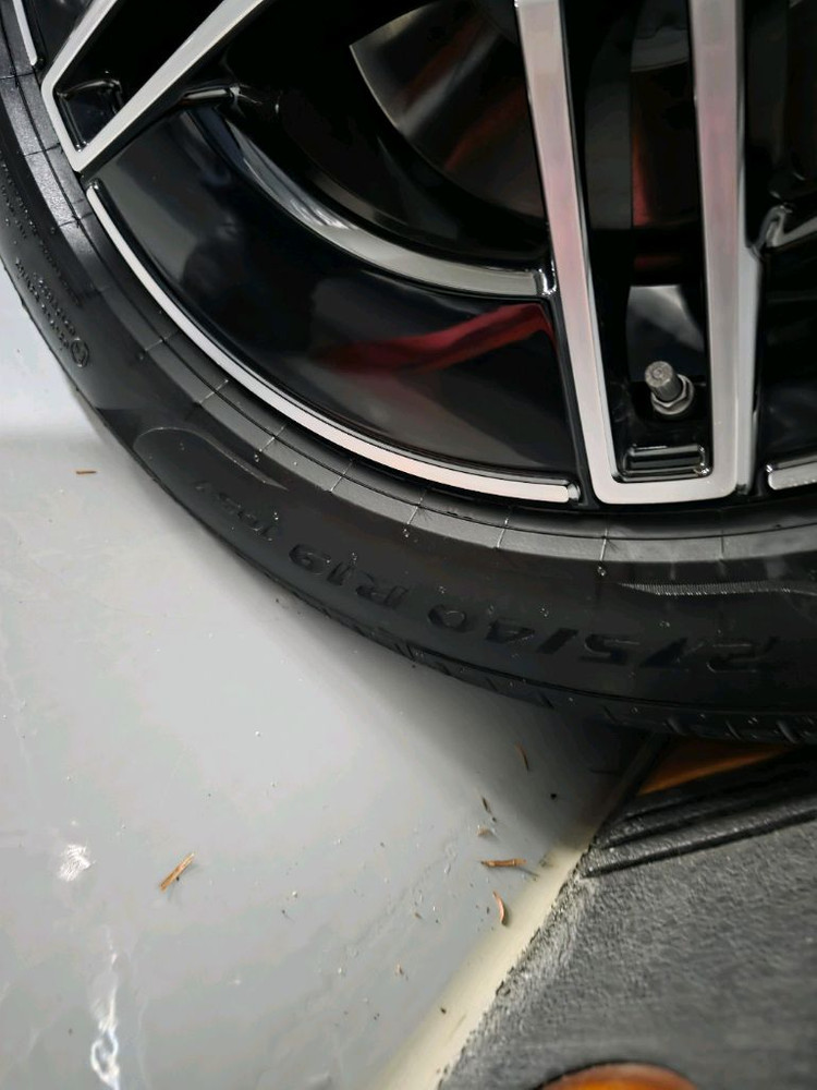 E300 Amg 출고타이어 팔아요(피제로 MO)썸머타이어 이미지