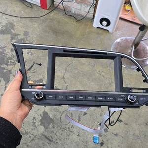 아반떼AD 네비매립 마감제 이미지