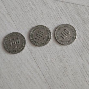 1974년도 100원동전 3개