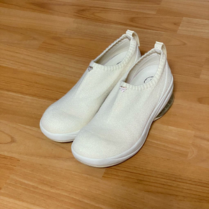 포나리나 화이트 슬립온