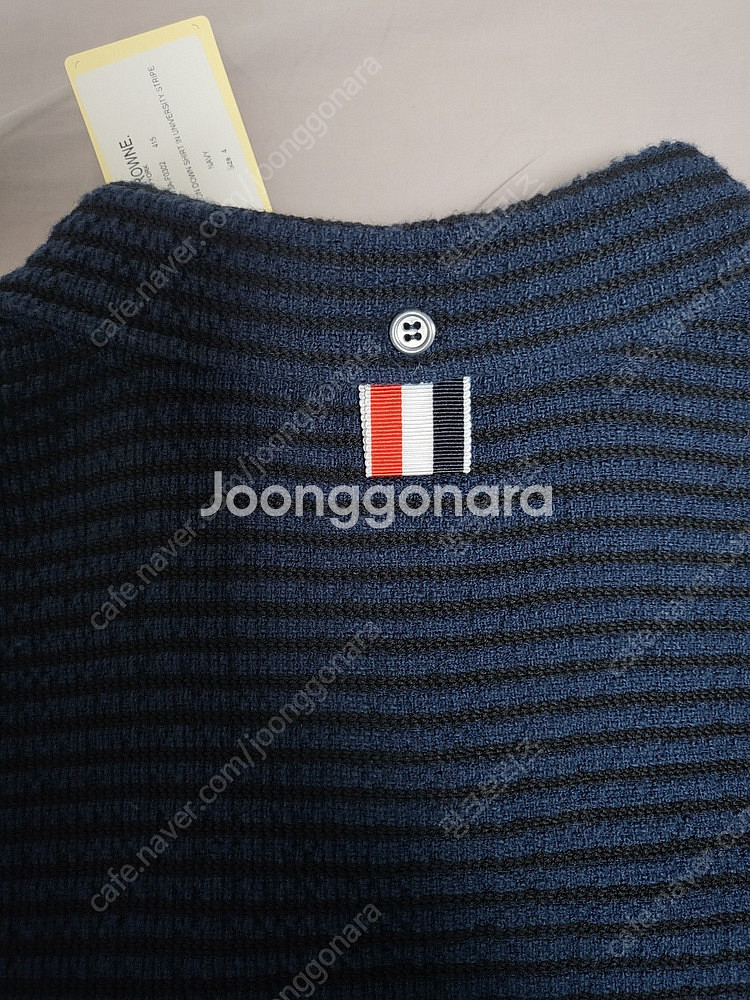 톰브라운 RWB탭 스트라이프 반팔 셔츠 4사이즈--3