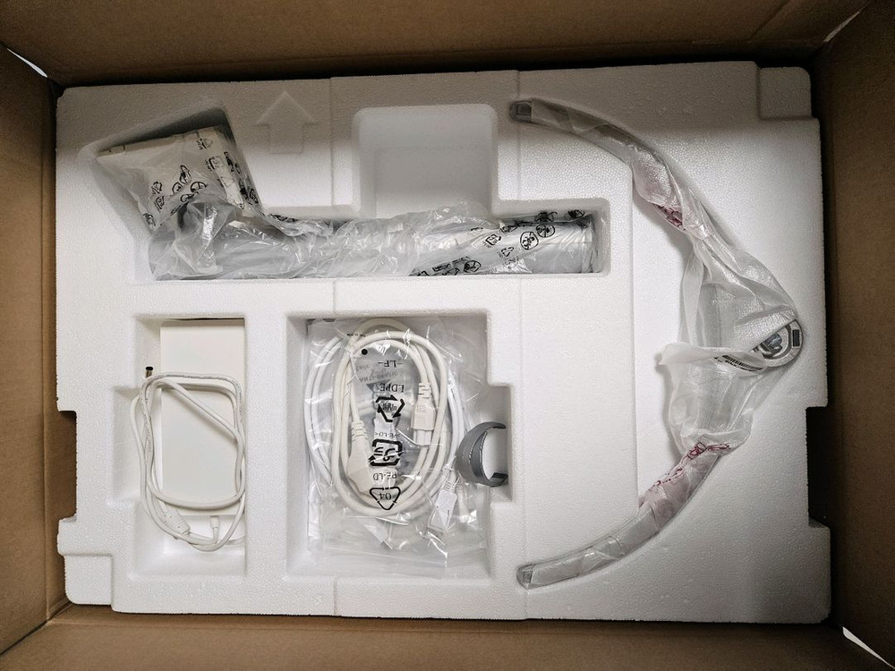 LG 27UQ750 4K모니터 이미지