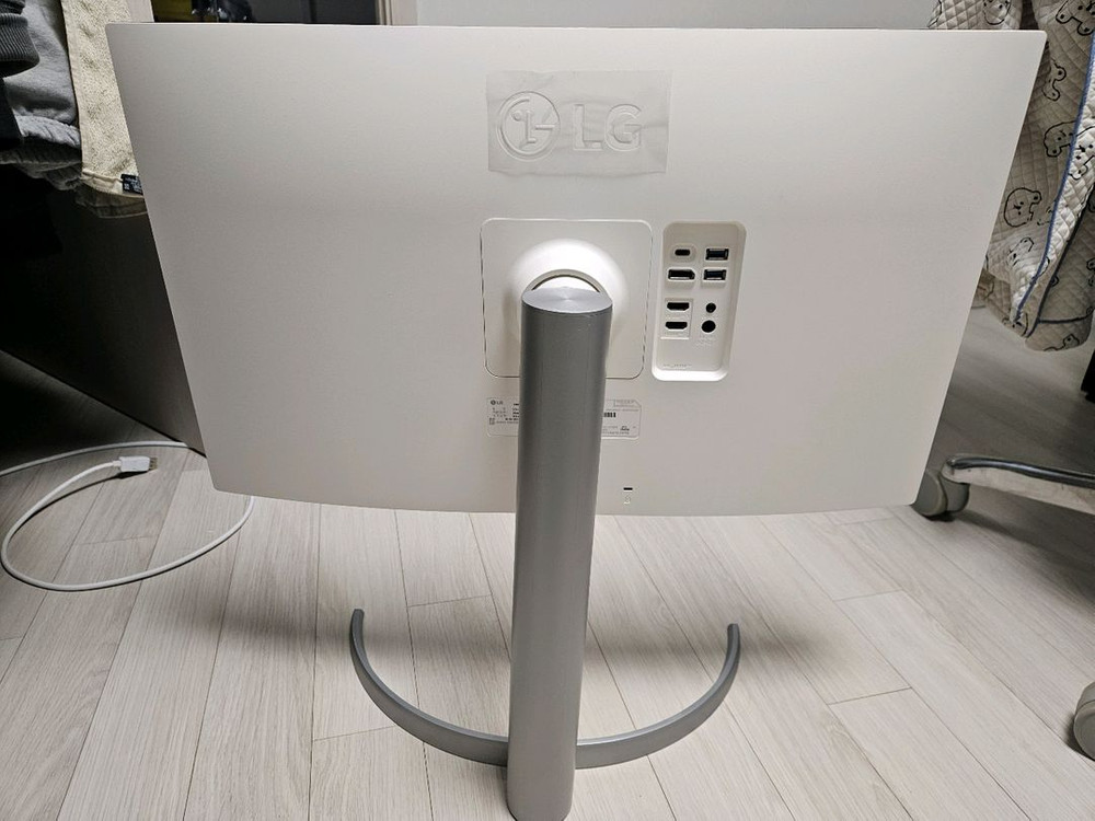 LG 27UQ750 4K모니터 이미지