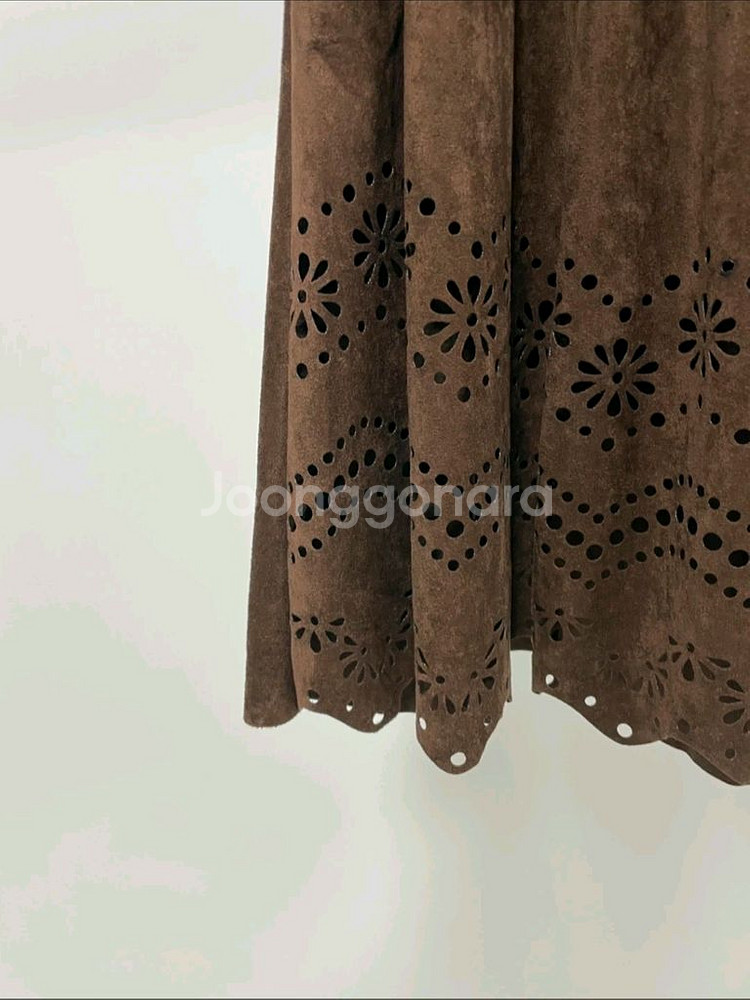 스웨이드 펀칭스커트 새제품--1