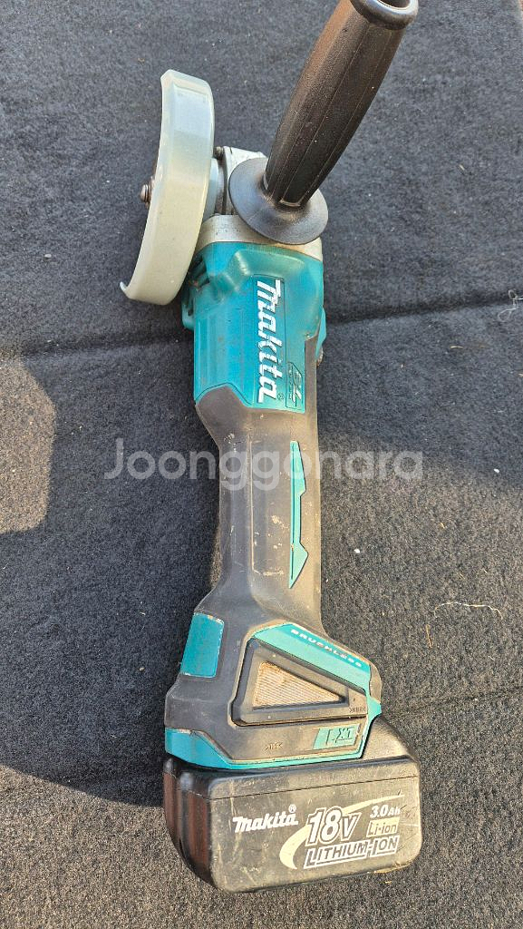 정품 마끼다 18v 충전 그라인더 4인치+배터리세트--0