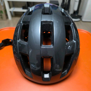 레이저 토닉 키네티코어 헬멧 L사이즈 팝니다