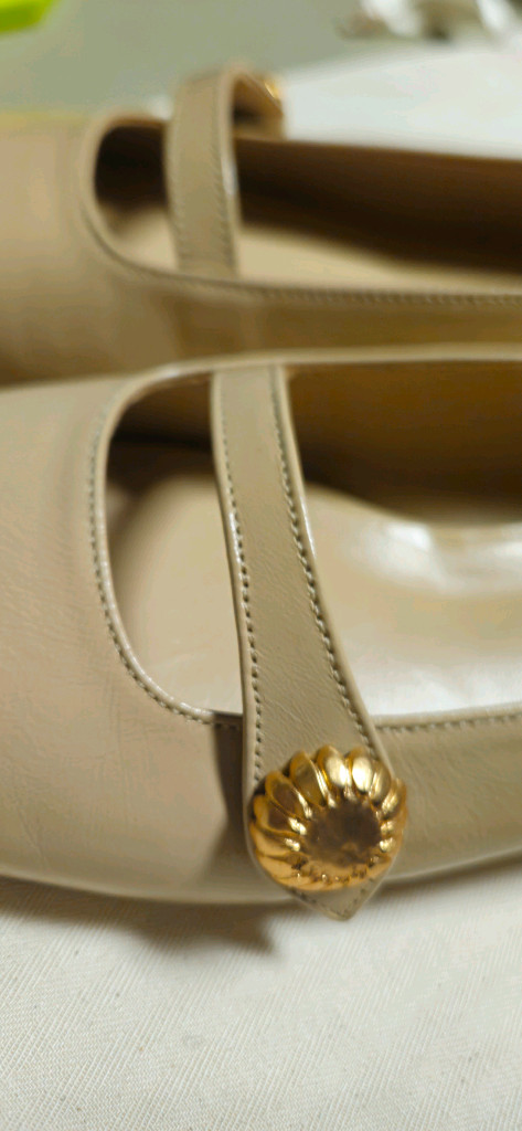 로르니 플루에뜨 글로시 라이트 베이지 플랫슈즈 230--6