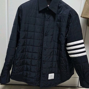 톰브라운 사선 폴리 트윌 퀄팅 테크 다운셔츠 네이비 46사이즈(66전후) 새제픔