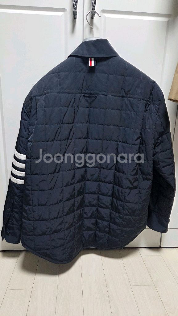 톰브라운 사선 폴리 트윌 퀄팅 테크 다운셔츠 네이비 46사이즈(66전후) 새제픔--1