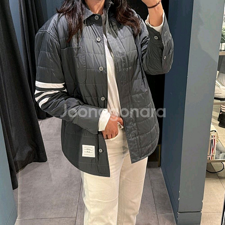 톰브라운 사선 폴리 트윌 퀄팅 테크 다운셔츠 네이비 46사이즈(66전후) 새제픔--4