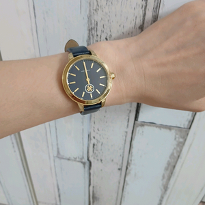 정품 토리버치 금장시계 네이비컬러85000원 거의새것 정가48만