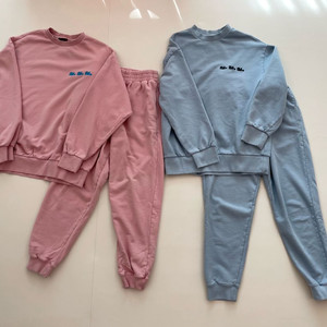 럭키슈에뜨 럭키마르쉐 맨투맨+팬츠 2세트