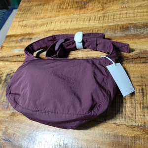 COS 버건디 새들백 (새상품)