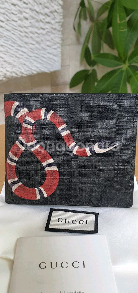 구찌 스네이크 반지갑 새상품급 블랙 정품(감정O)프라다루이비통디올고야드샤넬셀린느보테가생로랑버버리발렌시아가--1