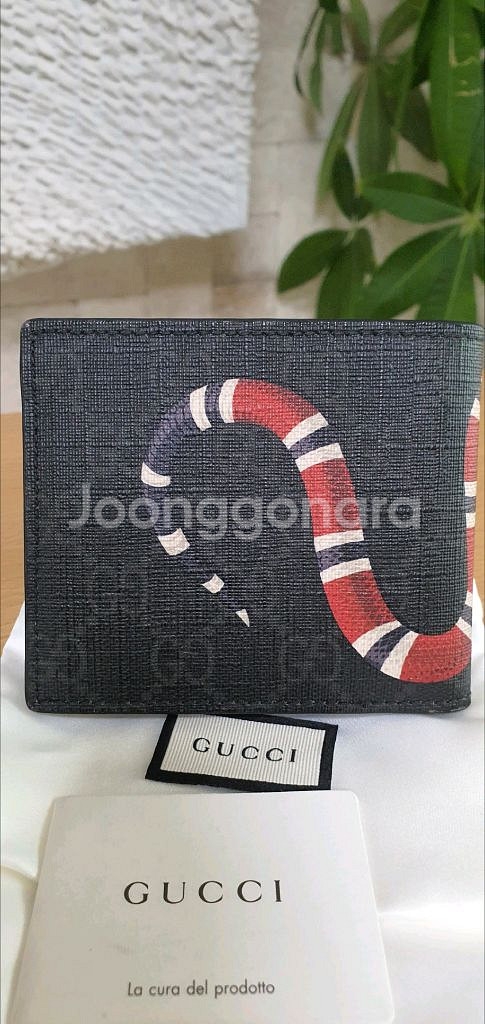 구찌 스네이크 반지갑 새상품급 블랙 정품(감정O)프라다루이비통디올고야드샤넬셀린느보테가생로랑버버리발렌시아가--2