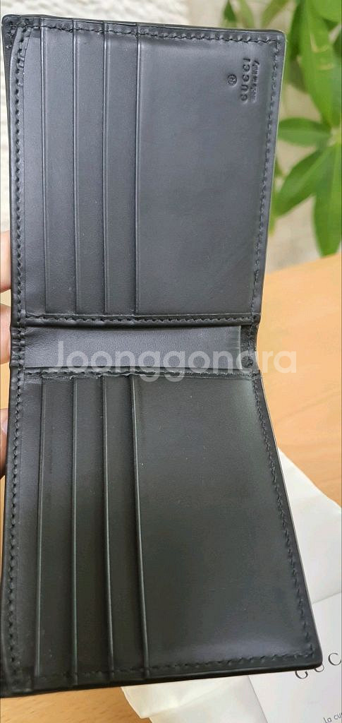 구찌 스네이크 반지갑 새상품급 블랙 정품(감정O)프라다루이비통디올고야드샤넬셀린느보테가생로랑버버리발렌시아가--7