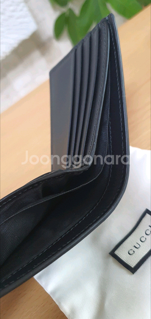 구찌 스네이크 반지갑 새상품급 블랙 정품(감정O)프라다루이비통디올고야드샤넬셀린느보테가생로랑버버리발렌시아가--8