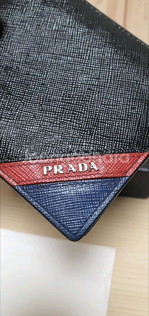 프라다 사피아노 반지갑 정품A급(감정O)구찌루이비통디올고야드샤넬셀린느보테가생로랑버버리발렌시아가--2