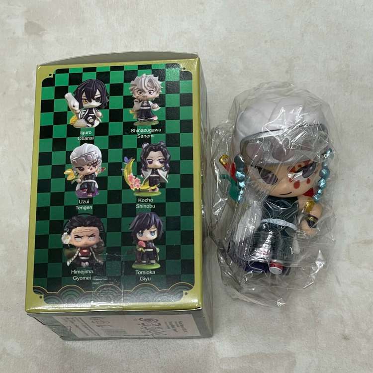 귀멸의 칼날 - 우즈이 텐겐 피규어--1