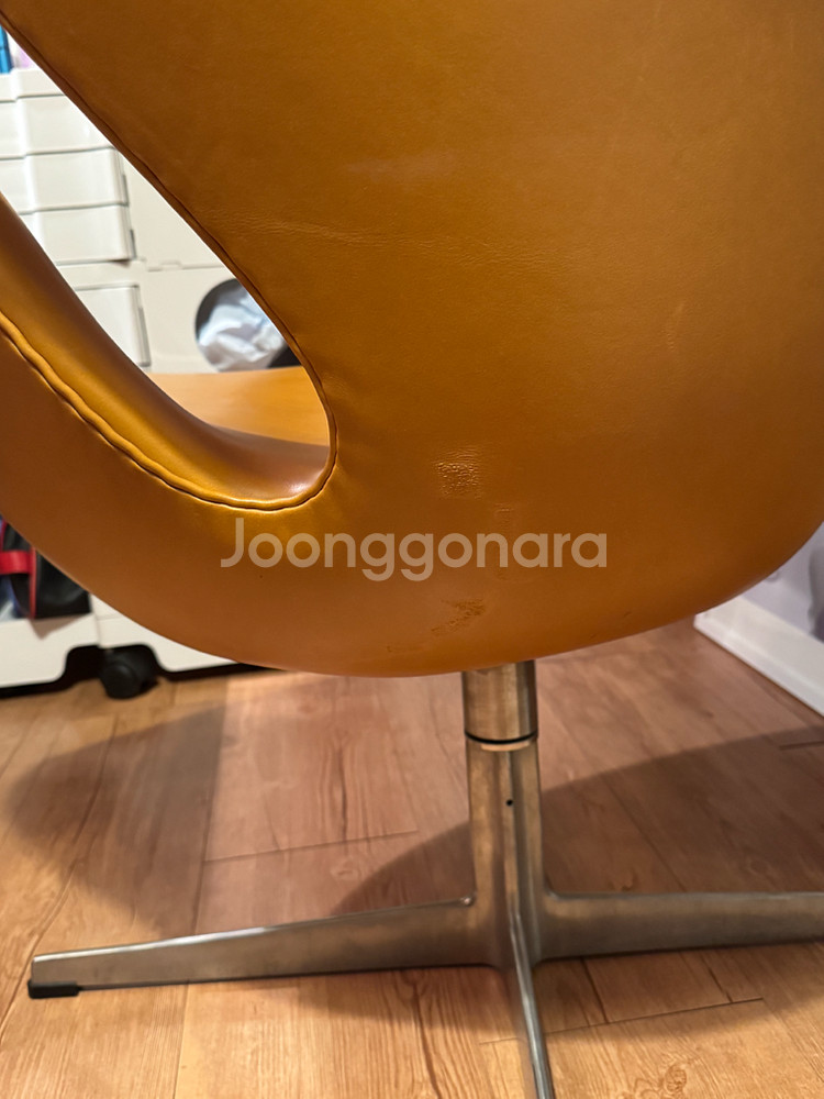 프리츠한센 스완체어 정품 레더 꼬냑 컬러 1960년대 빈티지--7