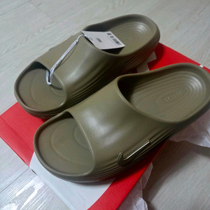 나이키 리액트 리주버네이트 슬라이드 카키 270사이즈