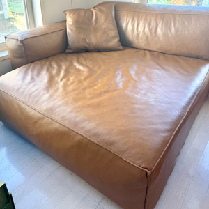 톨브 베이커 모듈소파 메가암 팝니다.