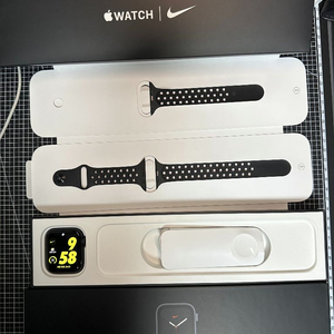 애플워치 SE 44mm 스페이스 그레이 알루미늄 케이스 Nike