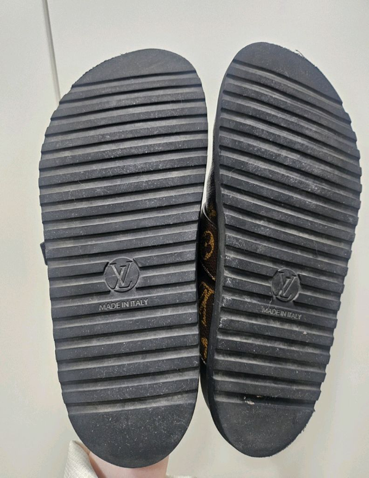 루이비통 모노그램 코지 뮬 슬리퍼 이미지