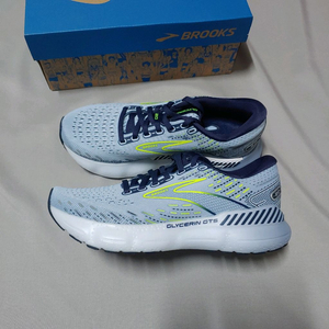 브룩스 여성 러닝화 작은발 2종 새것 220 225 팝니다/고스트/글리세린GTS/운동화/작은사이즈