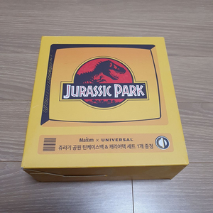 맥심 유니버셜 스튜디오 콜라보 한정판 쥬라기 공원 틴케이스백 & 캐리어택 세트 판매합니다.