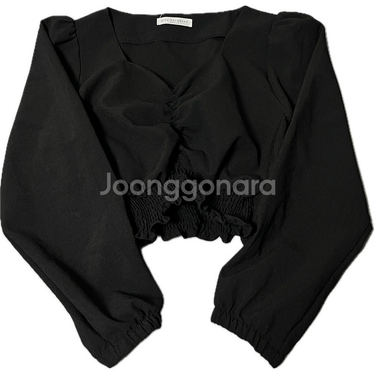 에이블리 크롭 셔링 하트넥 스모크 블라우스 블랙--2