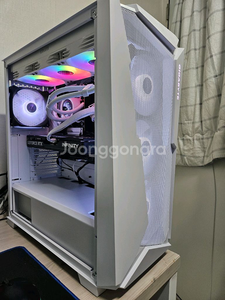 (화이트)라이젠9800X3D 1테라 지포스 5070 화이트수냉pc!--1