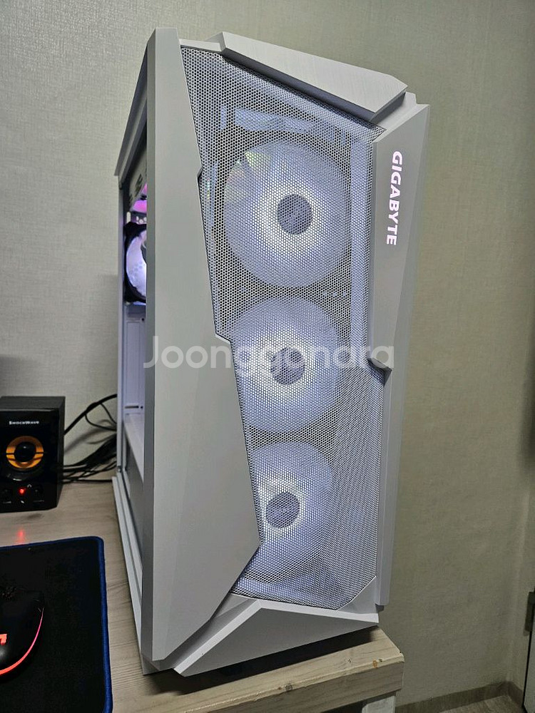 (화이트)라이젠9800X3D 1테라 지포스 5070 화이트수냉pc!--4