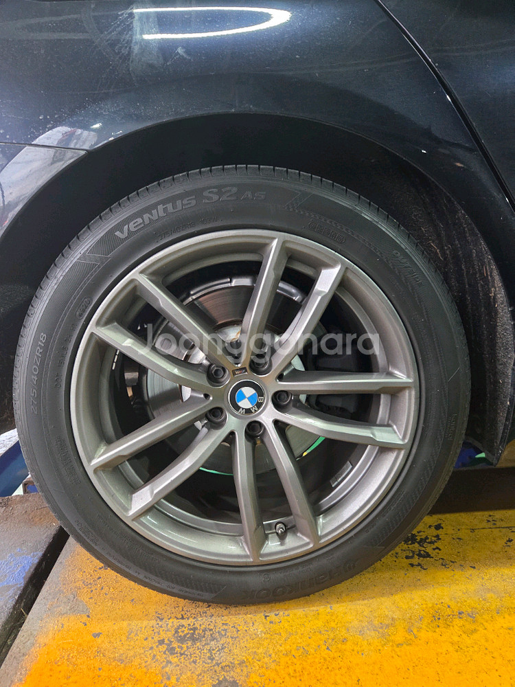 BMW G30 662M 18인치 휠 타이어 팝니다.--1