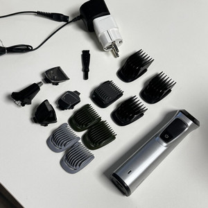 필립스 멀티그루머 시리즈 7000 헤어 클리퍼 올인원 트리머 MG7710 바리깡 팝니다.