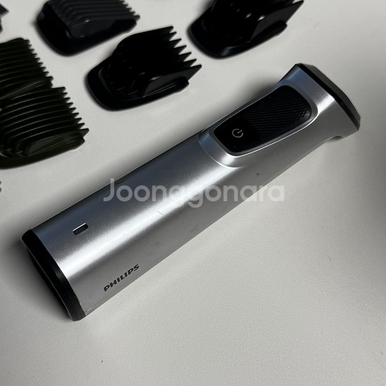 필립스 멀티그루머 시리즈 7000 헤어 클리퍼 올인원 트리머 MG7710 바리깡 팝니다.--1