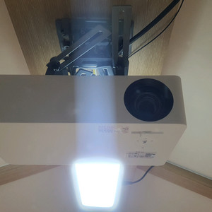 LG 시네빔 HU70LA 4K프로젝터(310시간사용)