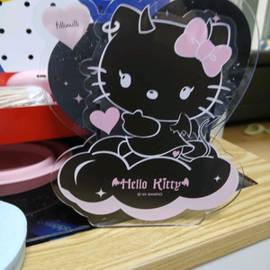 필리밀리 브러쉬 거치대 헬로키티 천사와 악마 콜라보 이미지